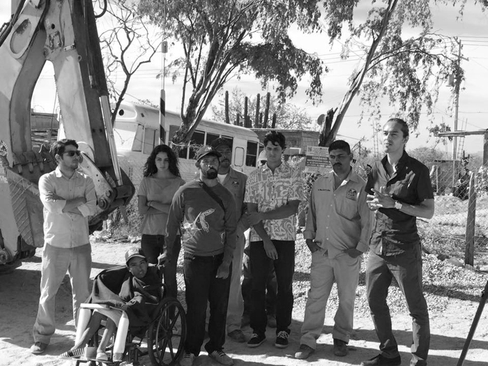 Mariano Arias-Diez (far right) and Gonzalo Elizarrarás (far left) co-directors of CAPALab, explaining the project to the assistants along with Juan and his wife and the team of CAPALab